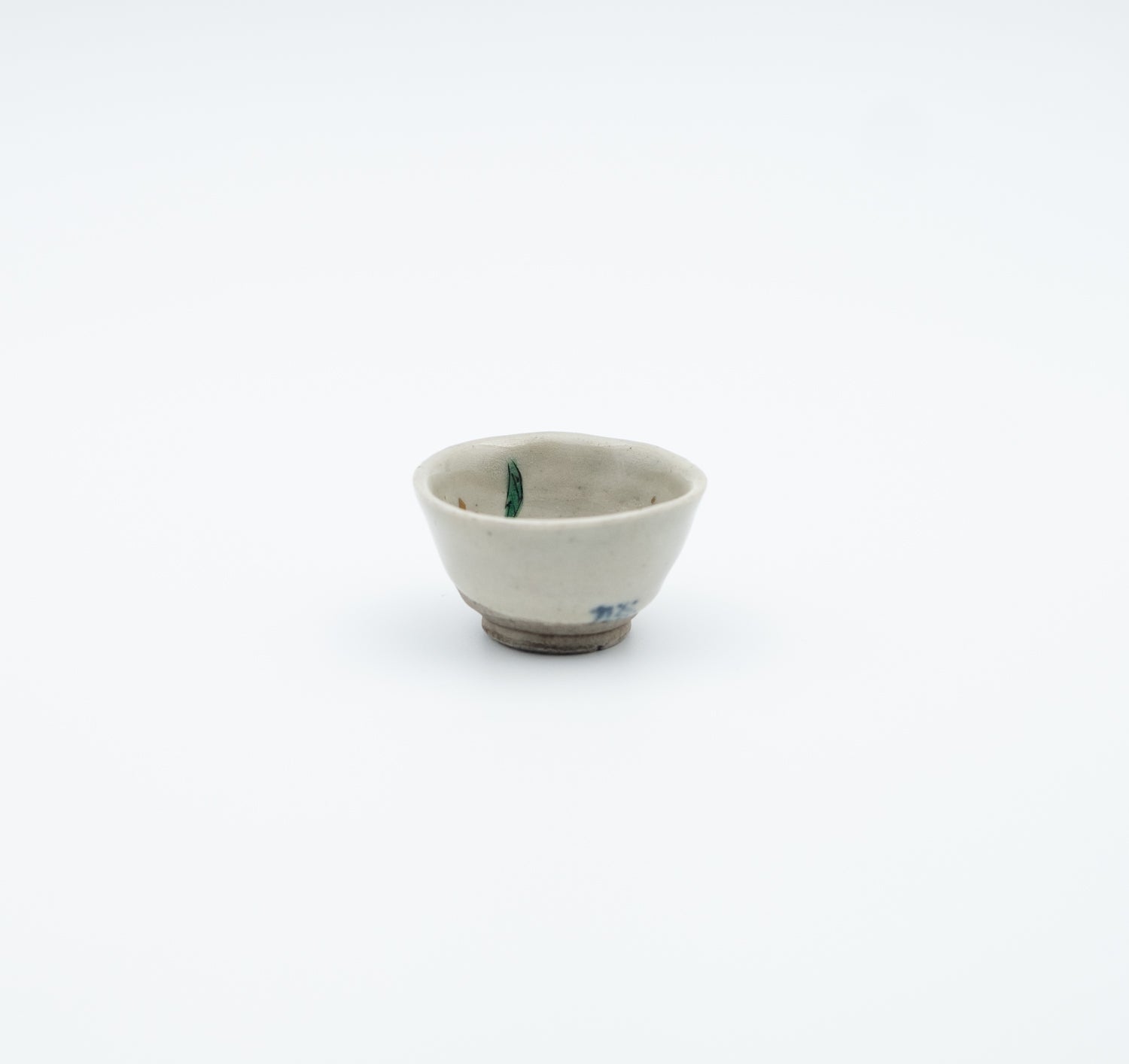 Small Kutani Cup with Chestnut Design (vintage)